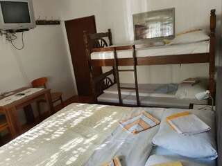 Гостевой дом Guest Accommodation Bakic Колашин Четырехместный номер с видом на сад-5