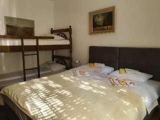 Гостевой дом Guest Accommodation Bakic Колашин Четырехместный номер с видом на сад-7